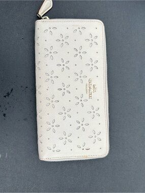 Rare Coach Cream Floral-Cut Zip Wallet